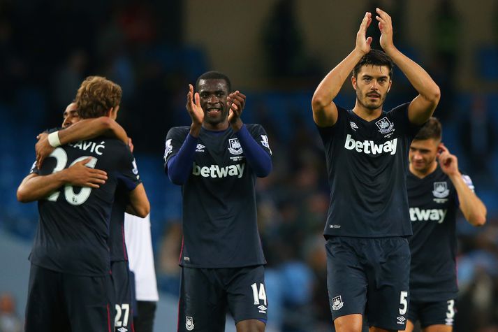 Leikmenn West Ham fagna sigrinum gegn Manchester City.