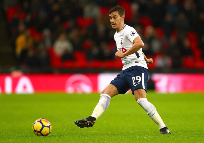 Winks er 21 árs Englendingur sem er uppalinn hjá Tottenham