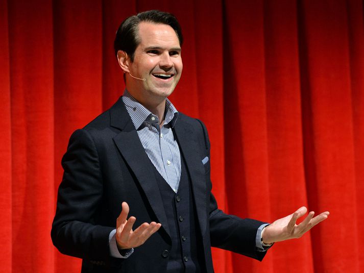 Til stóð að grínistinn Jimmy Carr yrði með uppistand í Háskólabíó nú í byrjun september, en því hefur verið frestað þar til í mars á næsta ári.