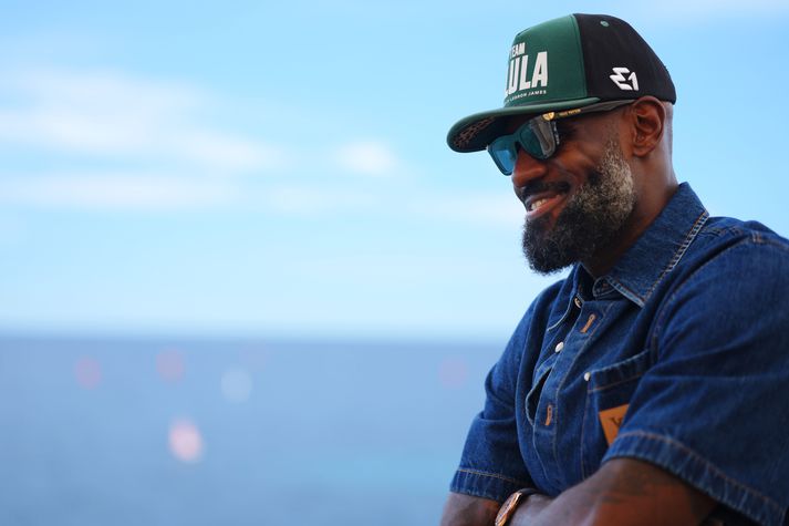 LeBron James liggur nú undir feldi og íhugar næsta skref á ferlinum.