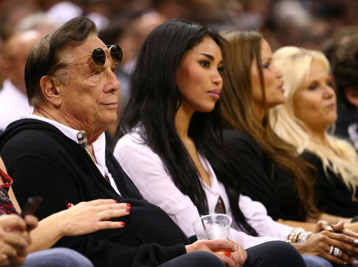 Donald Sterling með kærustunni á leik hjá Clippers.