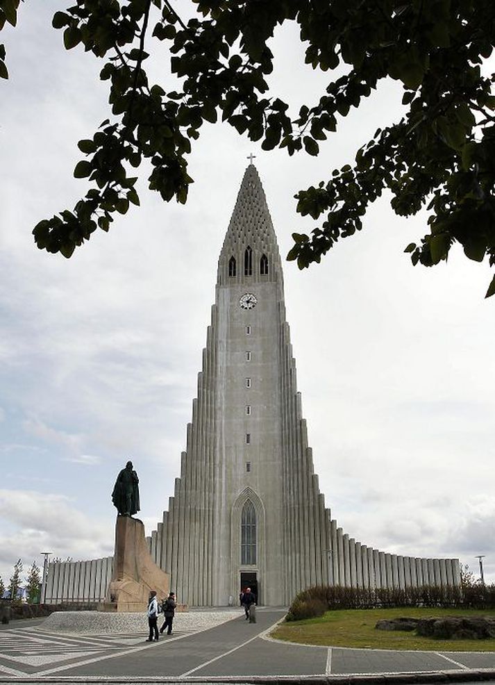 Niðurskurður hefur bitnað harkalega á söfnuðum landsins og hafa margir þurft að hætta æskulýðs- og kórastarfi vegna fjárskorts.