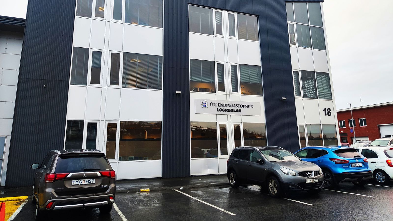 „Hvað eruð þið að biðja mig um og hvers vegna? Hvar ætti ég að hafa dvalið?“