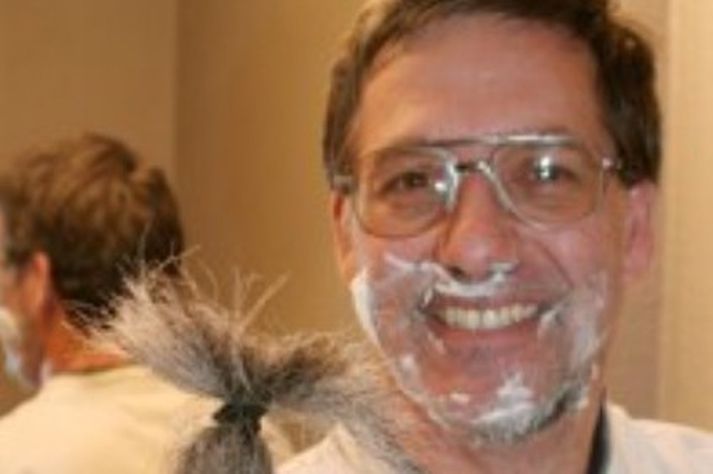 Gary Weddle nýrakaður og sæll. Mynd/ AP.