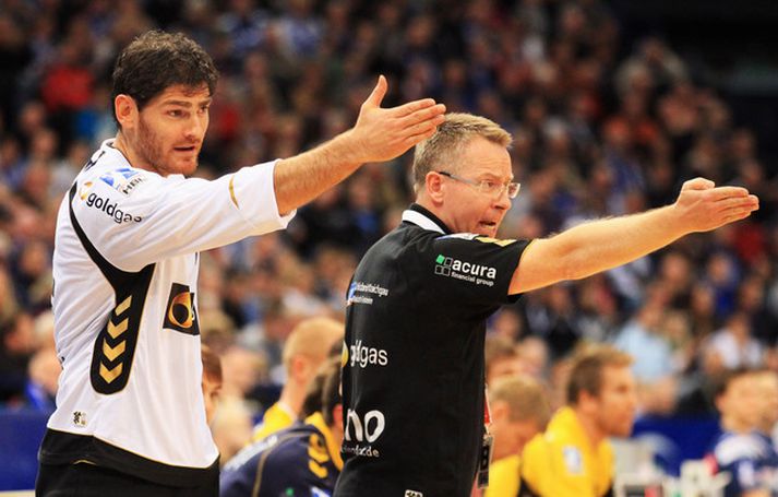Guðmundur Guðmundsson og Henning Fritz, markvörður, á  hliðarlínunni í leik með Löwen.