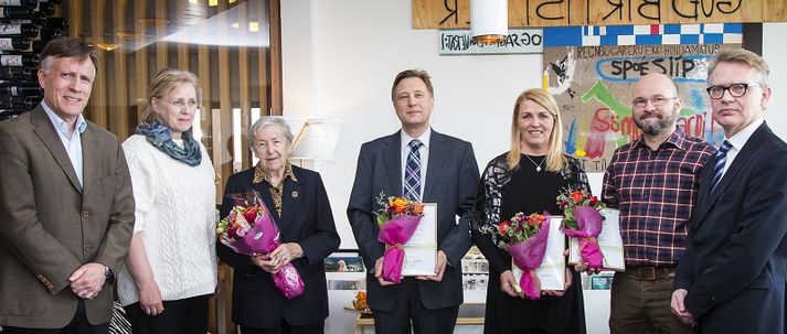 Ásgeir Haraldsson, prófessor í barnalækningum, Guðrún Scheving Thorsteinsson, dóttir Bents og Margaretar Scheving Thorsteinsson, stofnenda sjóðsins, Margaret Scheving Thorsteinsson, Michael Clausen, Sigurveig Þóra Sigurðardóttir, Tryggvi Helgason og Magnús Karl Magnússon, forseti Læknadeildar Háskóla Íslands.