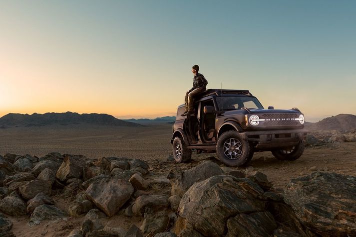 Tveggja dyra Ford Bronco með engum hurðum.