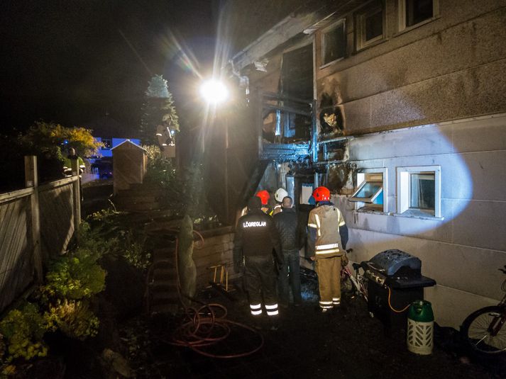 Slökkviliðsmenn að störfum.