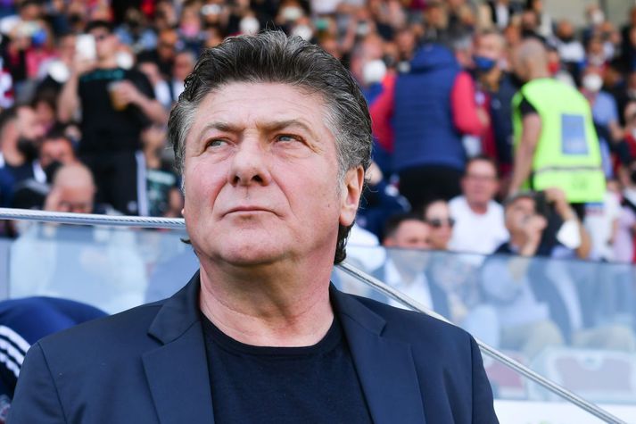 Walter Mazzarri skildi við Cagliari í mikilli fallhættu.