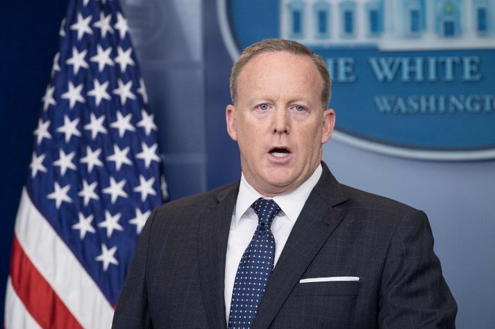 Sean Spicer á blaðamannafundi í Hvíta húsinu.