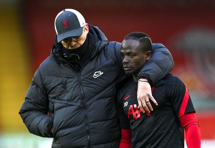 Jürgen Klopp talar við Sadio Mane, leikmann Liverpool, fyrir einn leik liðsins á dögunum.