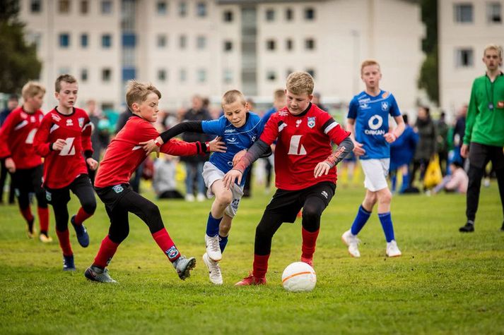 Fimmti flokkur mun spila með nýjum reglum á Faxaflóa- og Reykjavíkurmótinu þar sem fjórar nýjar reglur verða kynntar. Hér eru ungir guttar að spreyta sig á N1 mótinu. 

