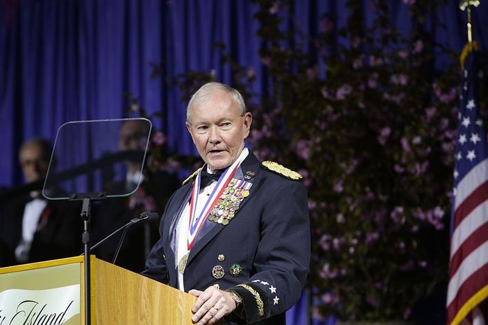 Martin Dempsey er fyrrverandi formaður bandaríska herráðsins, en því embætti gegndi hann á árunum 2011 til 2015.