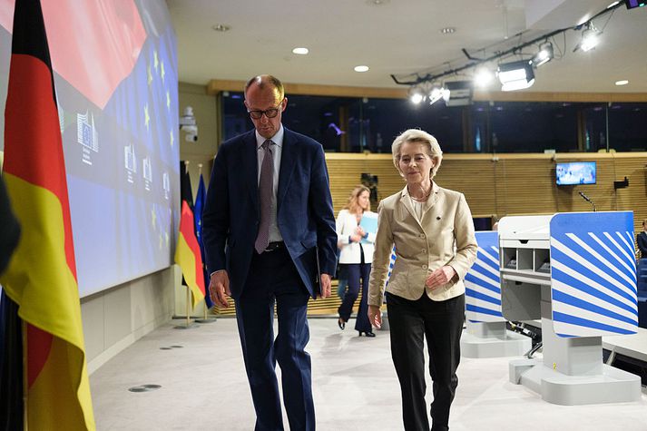 Merz og von der Leyen munu funda með forsætisráðherra Belgíu í dag og snæða með honum í kvöld.