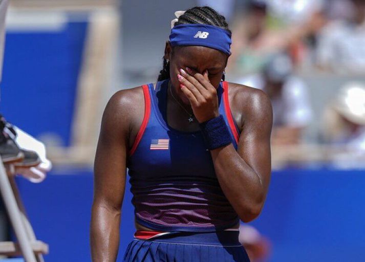 Coco Gauff var augljóslega í uppnámi eftir að hafa rætt við dómara leiksins gegn Donnu Vekic.