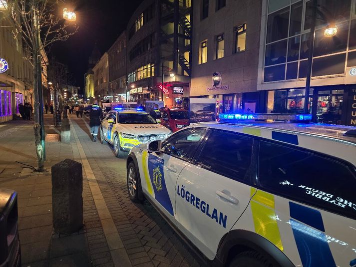 Sjö gistu fangageymslur eftir nóttina.