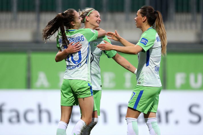 Sara Björk Gunnarsdóttir fagnar með félögum sínum í Wolfsburg liðinu.