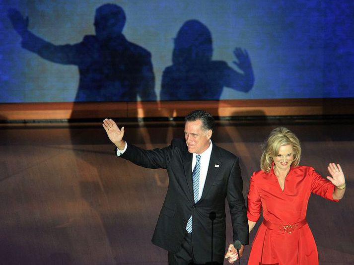 Mitt Romney og ann eiginkona hans Í dag er röðin komin að Romney að flytja ræðu, en Ann ávarpaði landsþing repúblikana á þriðjudag.nordicphotos/AFP