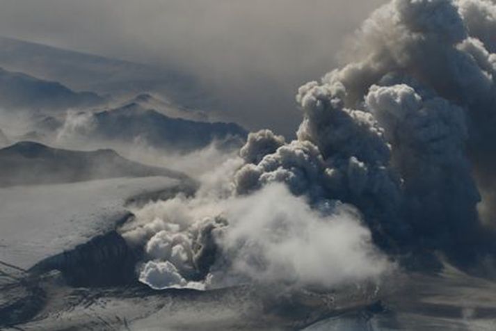 Eldgosið á Eyjafjallajökli varð að yfirskini bíræfina þjófa.