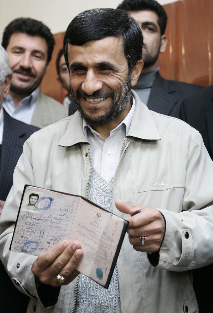 Mahmoud Ahmadinejad heldur fast við kjarnorkuáætlun.