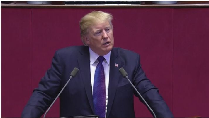 Donald Trump flutti ræðu í suður-kóreskum þingsal í nótt.