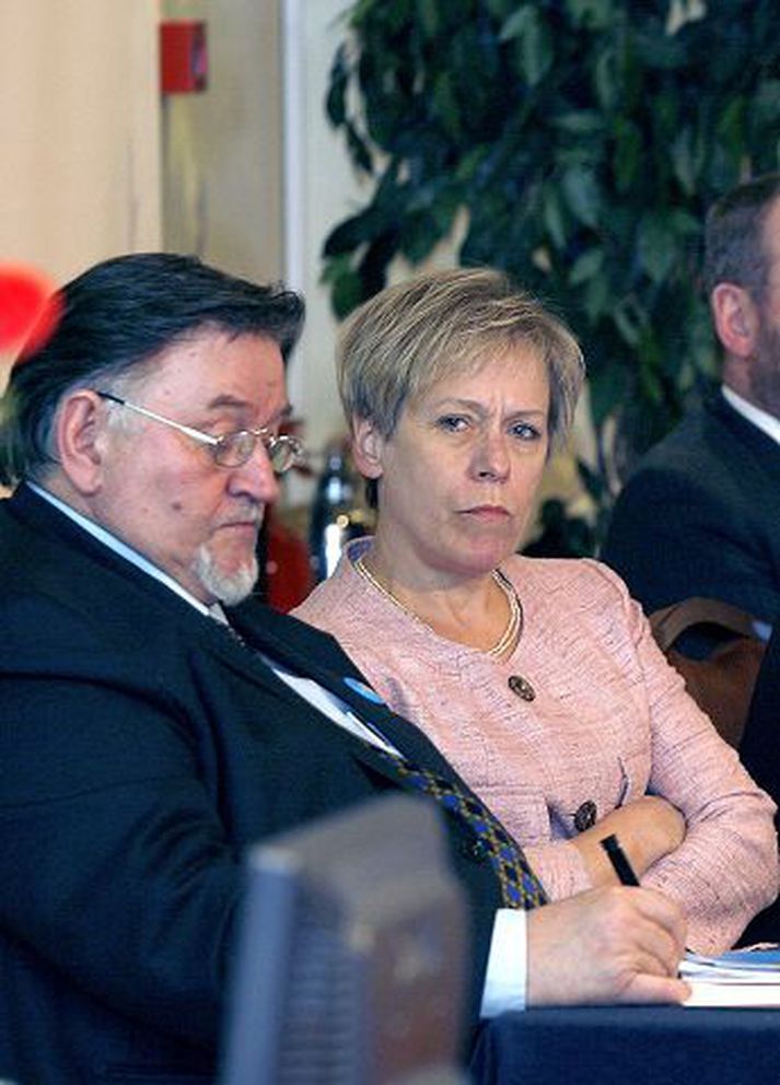 Formenn stjórnmálaflokka sem sæti eiga á þingi sátu fyrir svörum á aðalfundi SVÞ í gær. 
