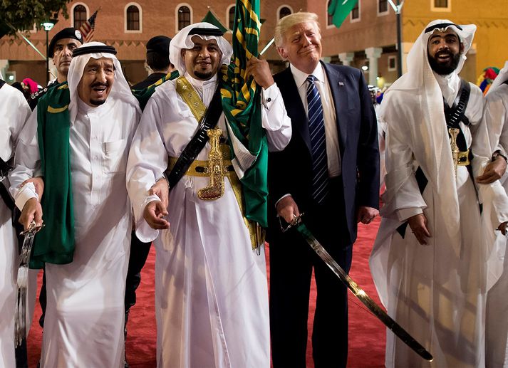 Donald Trump í athöfn í Sádi-Arabíu í gær.