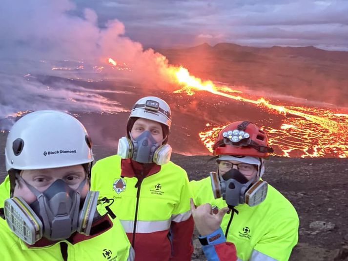 Liðsmenn Sigurvonar á gosstöðvunum. Tómas Logi er til vinstri á myndinni.