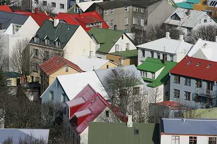 Húsnæði hækkar í verði.