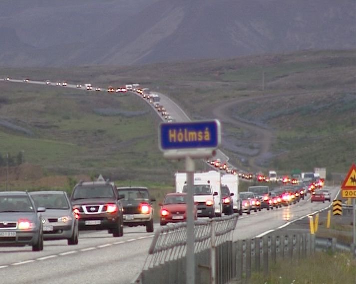 Búast má við löngum bílaröðum inn og út úr borginni um helgina líkt og síðustu helgi.
