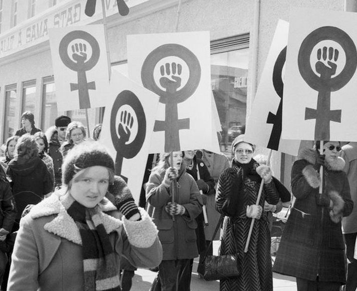 Fagnaðarhöld verða í dag í tilefni af 101 árs afmæli kosningaréttar kvenna.