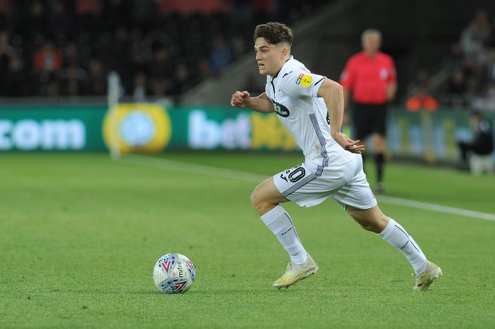 Daniel James hefur yfirgefið herbúðir Swansea.