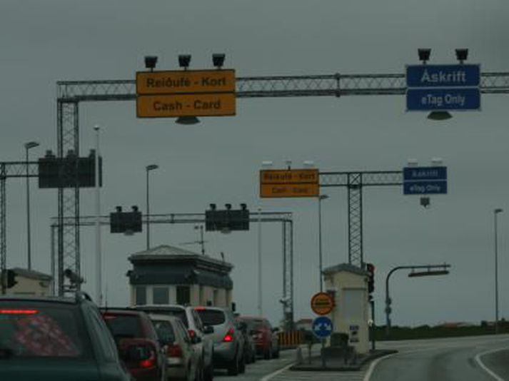 Þriggja bíla árekstur varð í Hvalfjarðargöngunum í dag, en þau hafa nú verið opnuð. Mynd/Pjetur