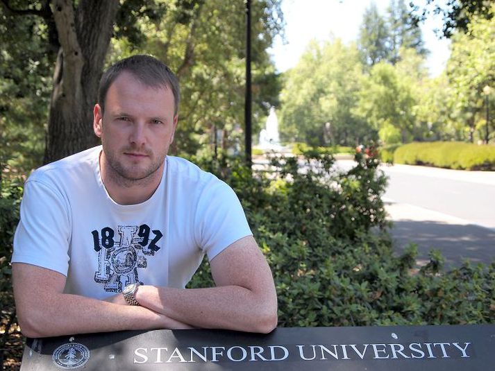 Ármann Kojic við Stanford-skóla þar sem fyrirtæki hans komst inn í mjög lokaða nýsköpunardeild.