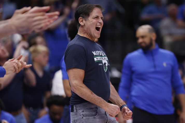 Mark Cuban er alltaf áberandi á hliðarlínunni hjá Dallas Mavericks.