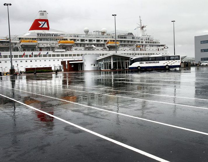 Við Skarfabakka. Áætlað er að um 90 þúsund farþegar og um 40 þúsund áhafnarmeðlimir skemmtiferðaskipa eyði saman tæpum 1,3 milljörðum króna í Reykjavík.
