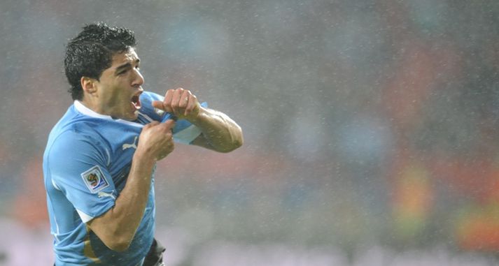 Suarez fagnar marki í dag.