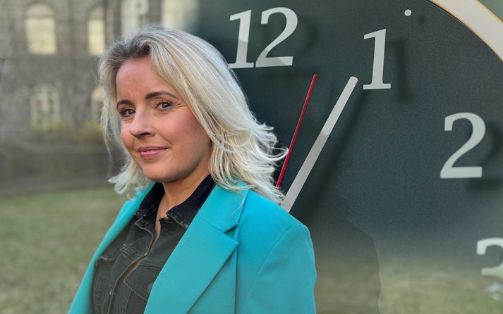 Erla Björnsdóttir, sálfræðingur og svefnsérfræðingur, segir það hafa verið mikil vonbrigði að stjórnvöld hafi ekkert gert með niðurstöðu starfshóps um klukkuna.