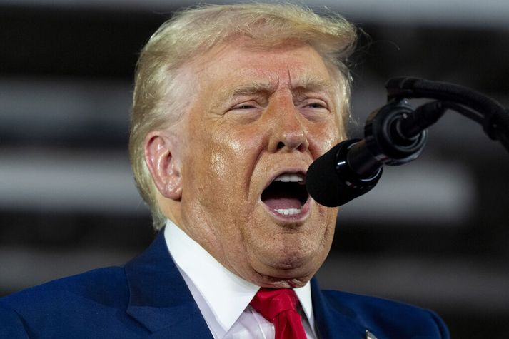 Samkvæmt Gallup er Donald Trump fyrsti bandaríski forsetinn frá lokum seinna stríðs sem nýtur ekki stuðnings að minnsta kosti helmings þjóðar sinnar eftir hundrað daga í embætti.