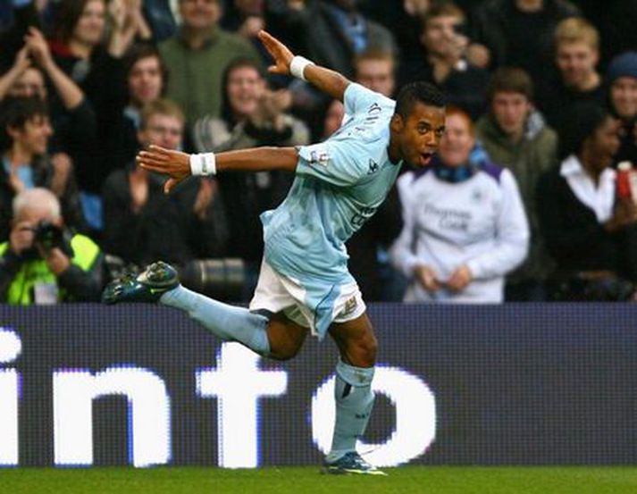 Robinho fagnar einu af þremur mörkum sínum gegn Stoke.