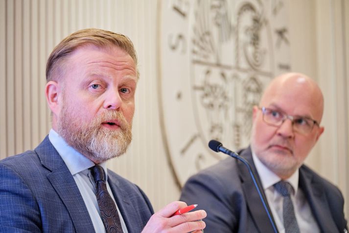 Ásgeir Jónsson seðlabankastjóri og Þórarinn G. Pétursson, varaseðlabankastjóri peningastefnu á fundi í maí. 