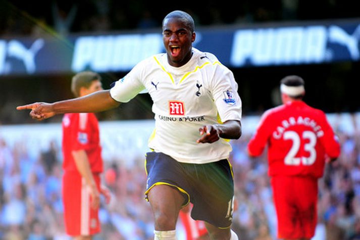 Sebastian Bassong fagnar marki í leik með Tottenham.