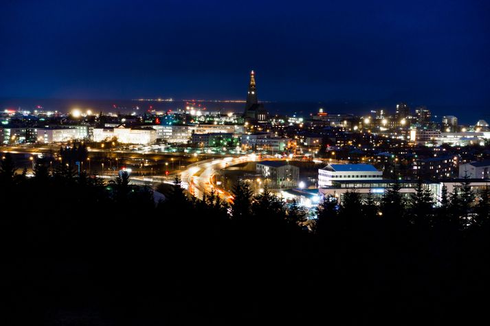 Karlmaðurinn var dæmdur fyrir brot í Reykjavík árin 2021 og 2022. Hann virðist hafa farið til Póllands fyrir einhverju síðan.