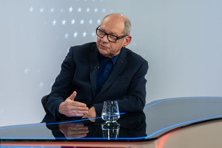 Albert Jónsson var sendiherra í Bandaríkjunum árin 2006 til 2009, og í Rússlandi 2011 til 2016.