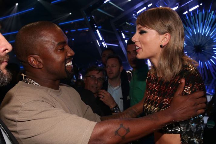 Kanye West og Taylor Swift grófu eitt sinn stríðsöxina en hún er komin á loft á ný eftir niðrandi ummæli rapparans.