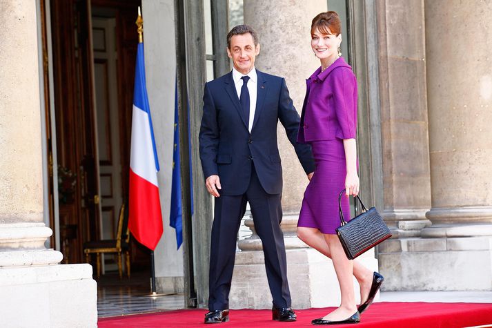 Sarkozy ásamt konu sinni Cörlu Bruni.