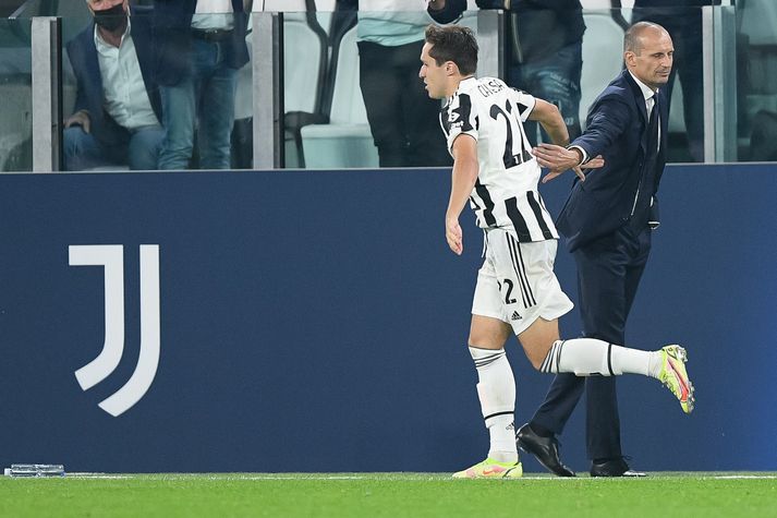 Federico Chiesa fagnar marki sínu með Massimiliano Allegri, þjálfara Juventus.