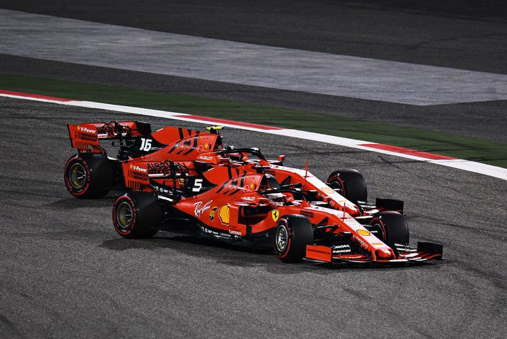 Vettel og Leclerc börðust um fyrsta sætið í Barein kappakstrinum.