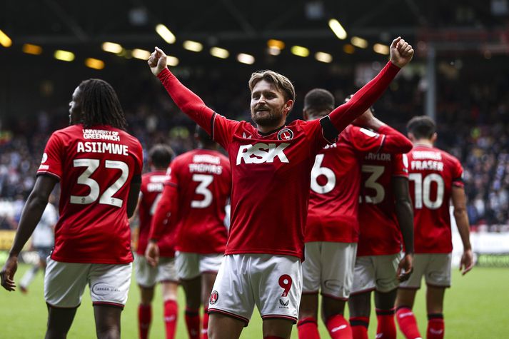 Alfie May fagnar einu af fjölmörgum mörkum sínum fyrir Charlton Athletic.