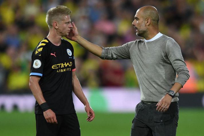 Pep Guardiola með Oleksandr Zinchenko eftir einn leikinn hjá Manchester City.